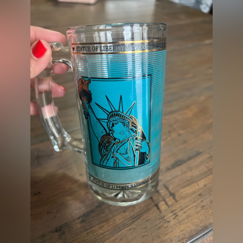 New York Statue of Liberty Souvenir mug 22k gold trim